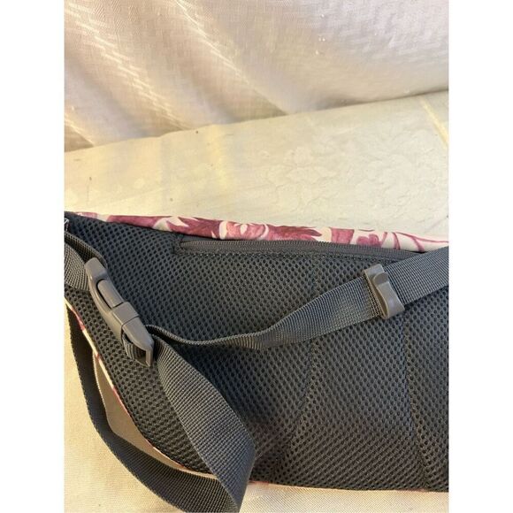 Cabin Zero Fanny pack RFID Block Zipper Pockets Adjustable Belt Pink Hawaiian - Picture 8 of 9